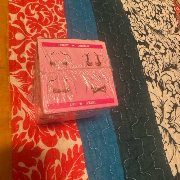 Body Contour Tape for dark skin tones - Picture 3 of 4